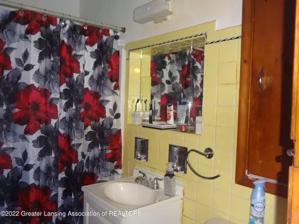 902 W Lapeer Street, Lansing, MI 48915