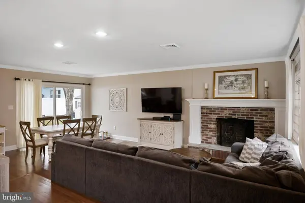 6 GLOUCESTER CT, Mount Holly, NJ 08060