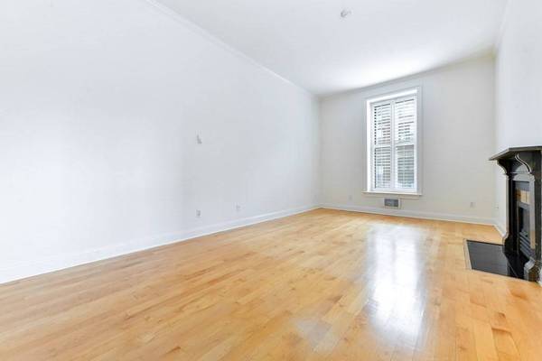 160 Commonwealth Ave #211, Boston, MA 02116