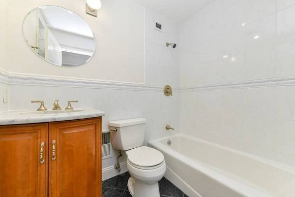 160 Commonwealth Ave #211, Boston, MA 02116