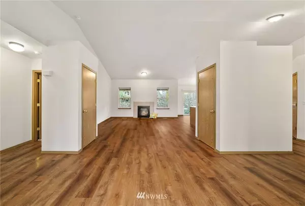 7306 214th AVE E, Bonney Lake, WA 98391