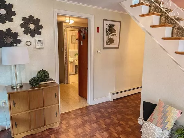 16 Bradley Rd, Salem, MA 01970