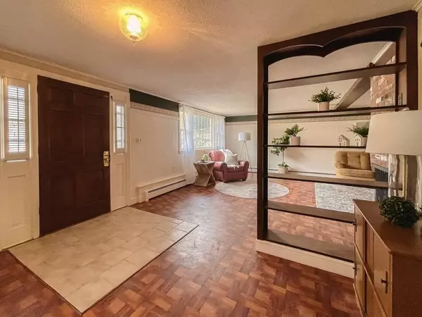 16 Bradley Rd, Salem, MA 01970