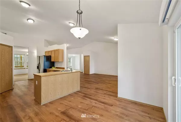 7306 214th AVE E, Bonney Lake, WA 98391