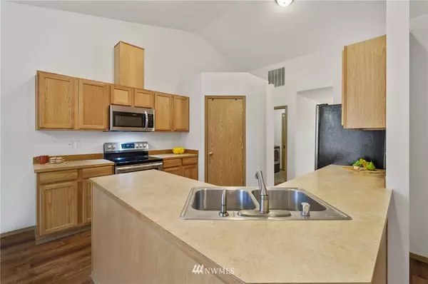 7306 214th AVE E, Bonney Lake, WA 98391