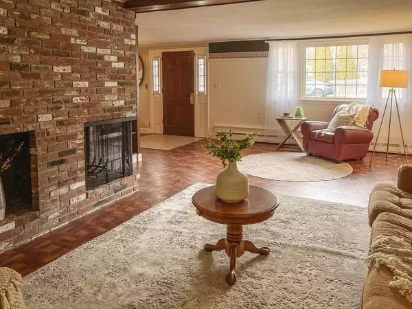 16 Bradley Rd, Salem, MA 01970