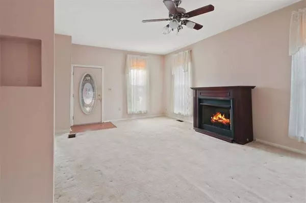 295 N Main ST, Zionsville, IN 46077