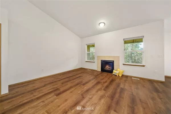 7306 214th AVE E, Bonney Lake, WA 98391