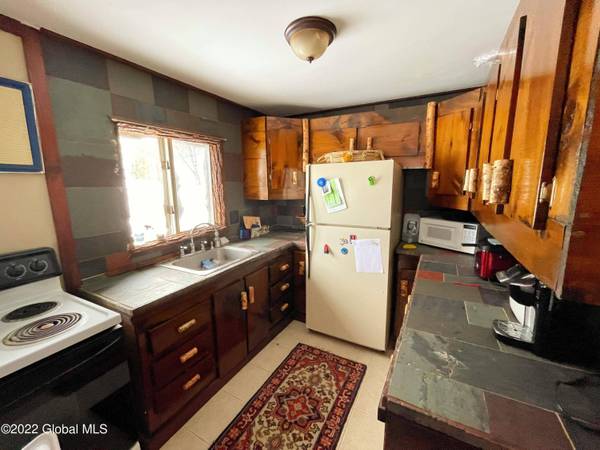 2124 State Highway 10, Caroga Lake, NY 12032