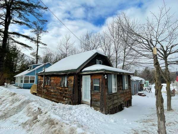 2124 State Highway 10, Caroga Lake, NY 12032