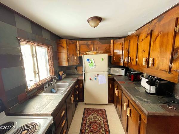 2124 State Highway 10, Caroga Lake, NY 12032