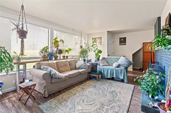 16747 3rd AVE NE, Shoreline, WA 98155