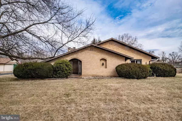 273 HENSHAW RD, Bunker Hill, WV 25413