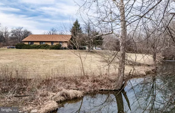 273 HENSHAW RD, Bunker Hill, WV 25413