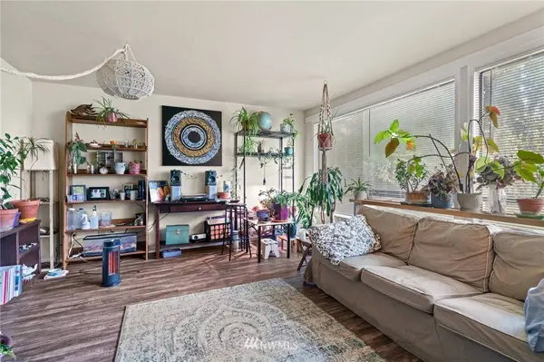 16747 3rd AVE NE, Shoreline, WA 98155