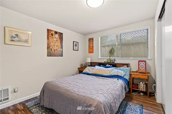 16747 3rd AVE NE, Shoreline, WA 98155