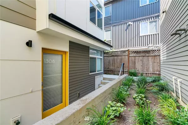 1306 E Remington CT, Seattle, WA 98122