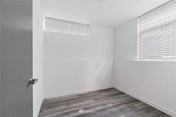 1306 E Remington CT, Seattle, WA 98122