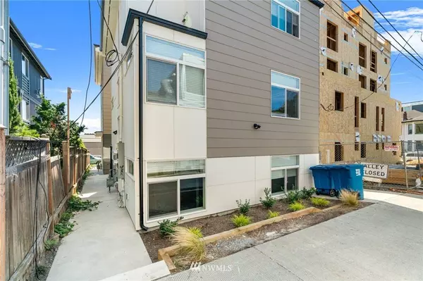 1306 E Remington CT, Seattle, WA 98122