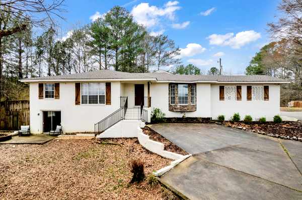 front_straight_bessemer_home_for_sale_deblong.com_realtor_real_estate_agent