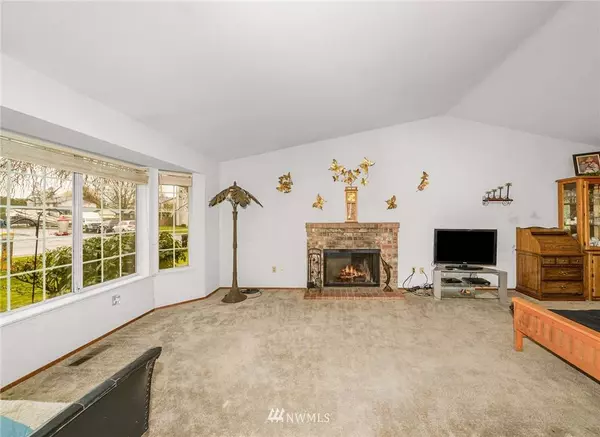 312 White River DR E, Pacific, WA 98047