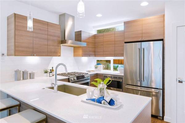 1940 10th AVE W #B, Seattle, WA 98119