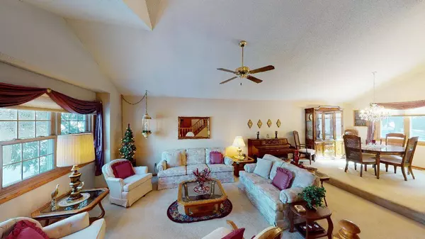 1838 Colby Lake CT, Woodbury, MN 55125