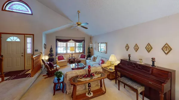 1838 Colby Lake CT, Woodbury, MN 55125