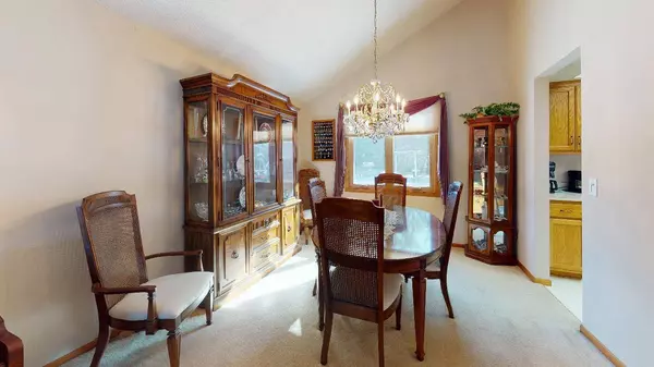 1838 Colby Lake CT, Woodbury, MN 55125