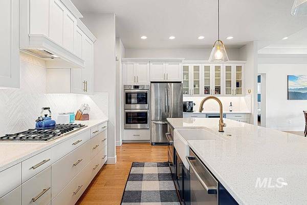 4014 W Farm View Dr, Boise, ID 83714