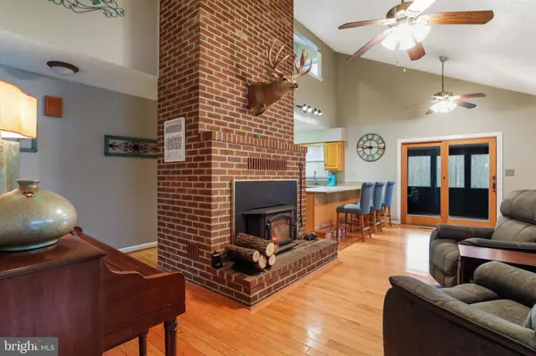 1724 SIDELING MOUNTAIN TRL, Great Cacapon, WV 25422