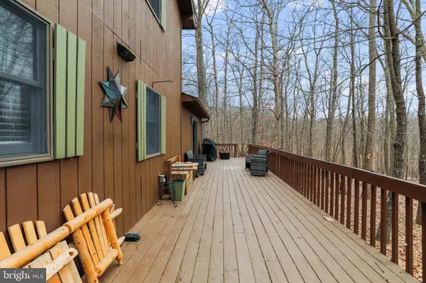 1724 SIDELING MOUNTAIN TRL, Great Cacapon, WV 25422