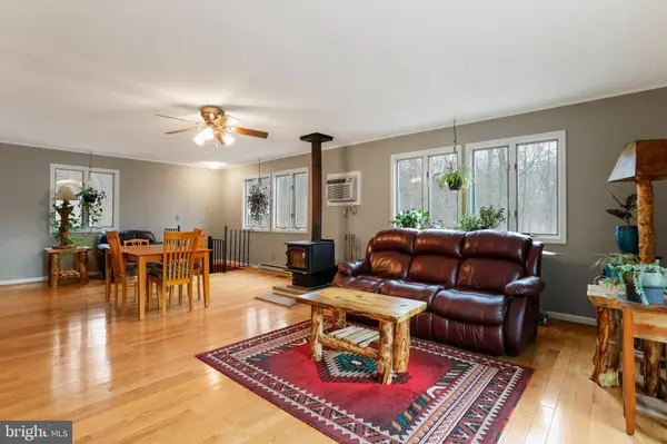 1724 SIDELING MOUNTAIN TRL, Great Cacapon, WV 25422