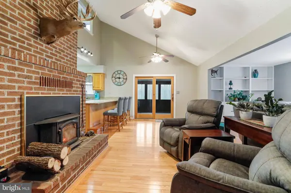 1724 SIDELING MOUNTAIN TRL, Great Cacapon, WV 25422