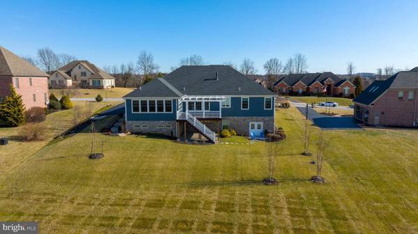 1515 WINSFORD LN, York, PA 17404