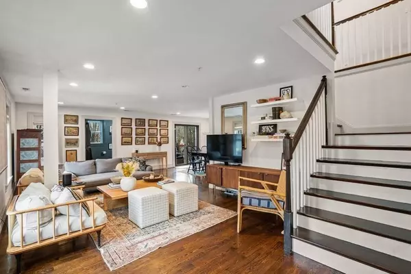 51 Vale St #3, Boston, MA 02119