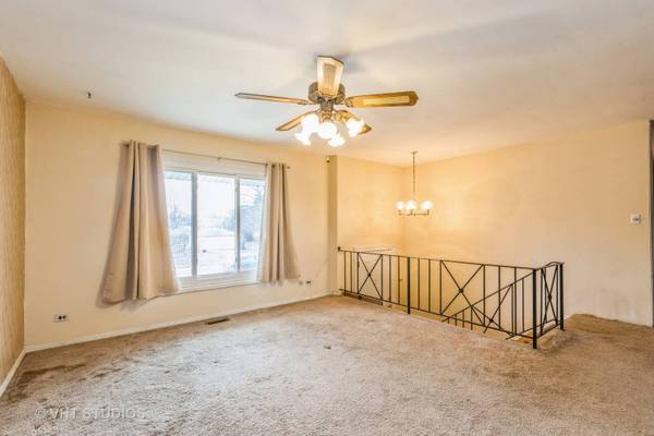 488 Winthrop AVE, Glendale Heights, IL 60139