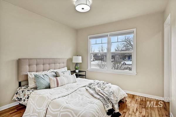 500 N Riverview Dr, Boise, ID 83712