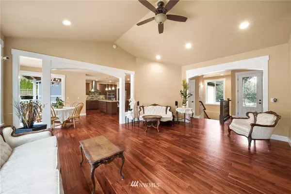 18403 17th ST E, Lake Tapps, WA 98391