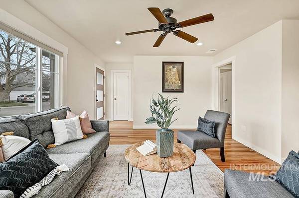 500 N Riverview Dr, Boise, ID 83712