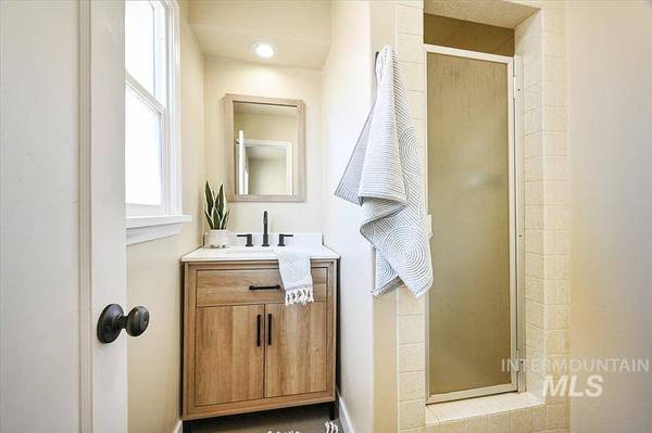 500 N Riverview Dr, Boise, ID 83712