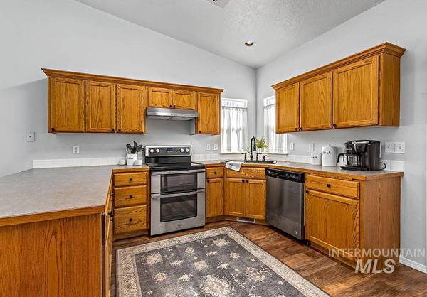 932 S Diamond St, Nampa, ID 83686