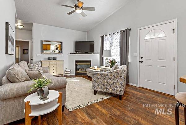 932 S Diamond St, Nampa, ID 83686