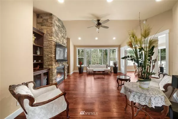 18403 17th ST E, Lake Tapps, WA 98391