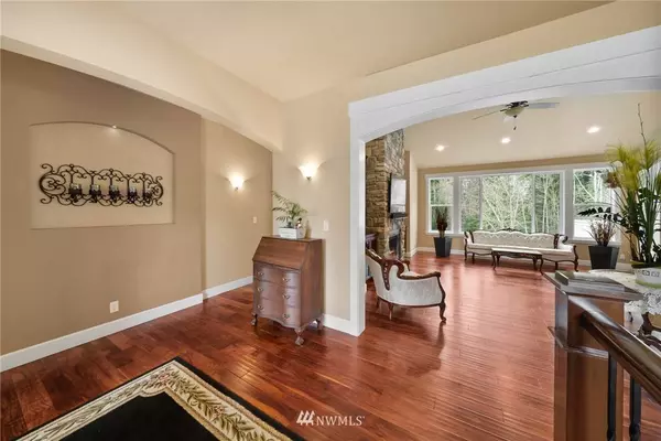 18403 17th ST E, Lake Tapps, WA 98391