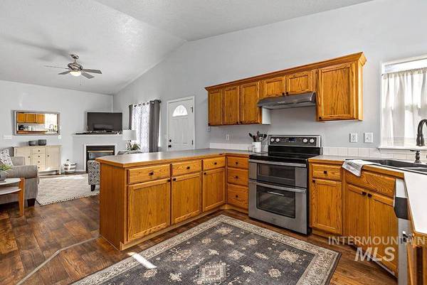 932 S Diamond St, Nampa, ID 83686