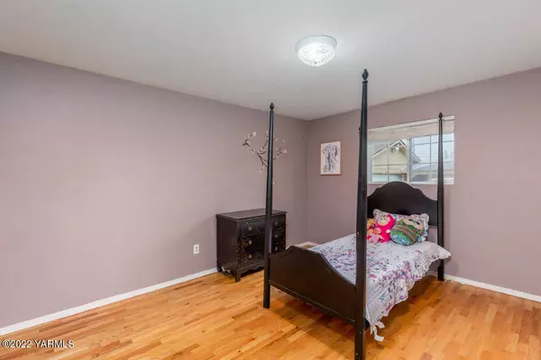 205 61st Ave S, Yakima, WA 98908