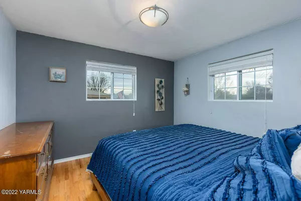 205 61st Ave S, Yakima, WA 98908