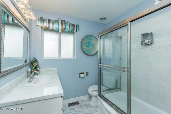 205 61st Ave S, Yakima, WA 98908