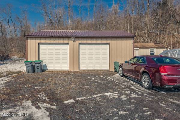 218 Chapman  DR, Amsterdam, NY 12010